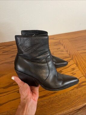 Dolce Vita Leather Pointed-Toe Black Ankle Boots size 9
